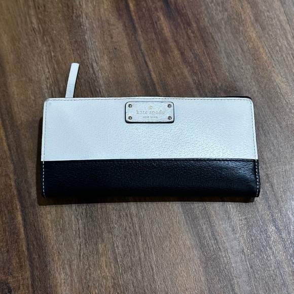 kate spade Handbags - Kate Spade Two-Tone Black and Cream Wallet